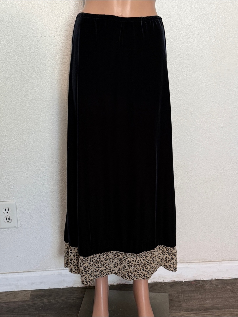 Vintage Hannah & Tina Black Velvet Maxi Skirt Contrast Patterned Hem Small